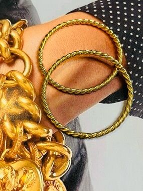 Vintage Minimalist Gold Tone twisted Bangle Bracelet set.